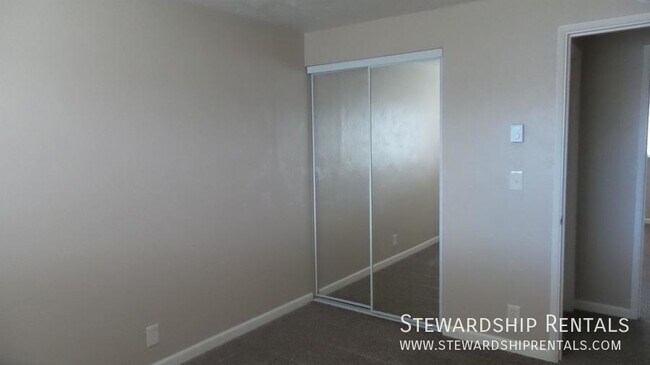 Building Photo - 759 N Cloverleaf Loop