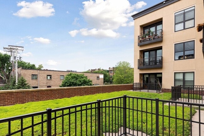 Building Photo - 15 E Franklin Ave