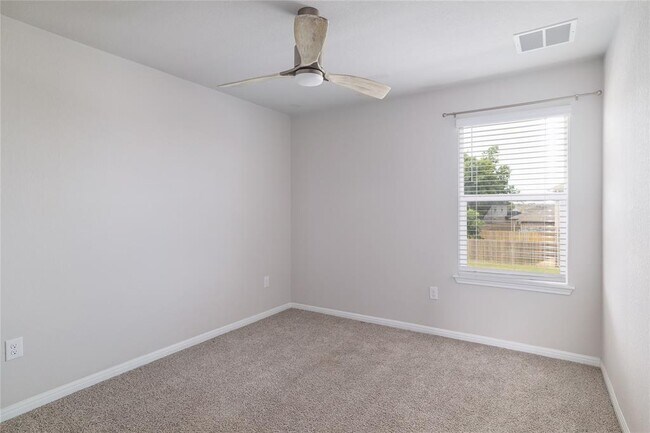 Building Photo - 445 Shiner Ln