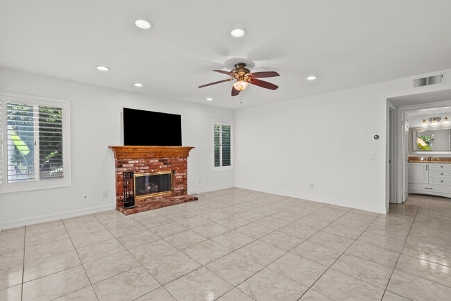 Building Photo - 7231 Spring Ct