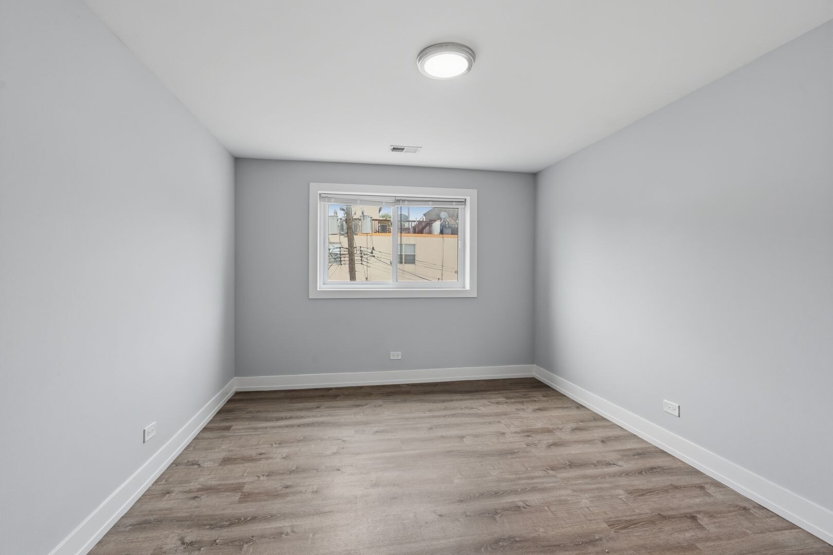 Building Photo - 2327 W Lunt Ave