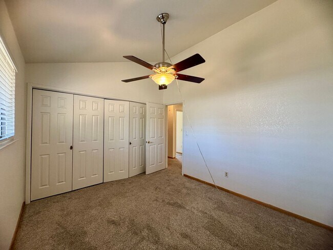 Building Photo - 2555 Westridge Dr