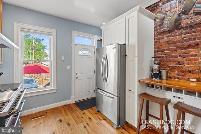 Building Photo - 260 15th St SE