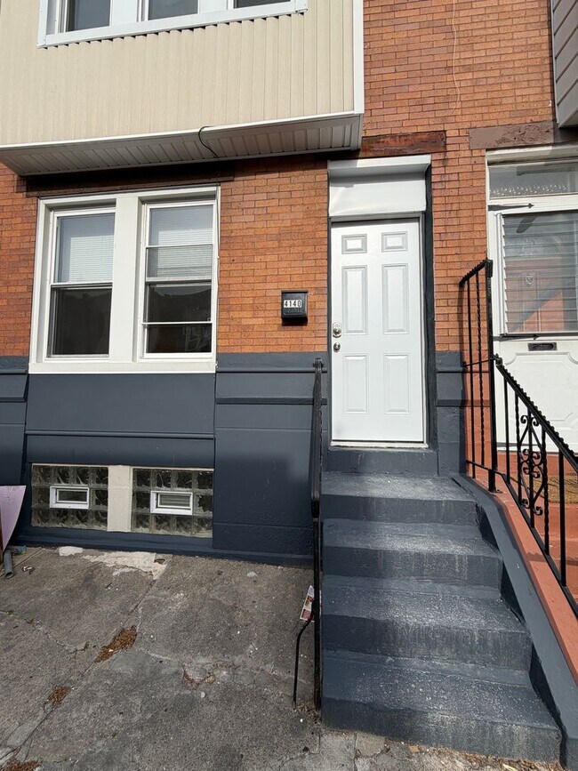 Building Photo - Charming 2BR/1Bath House! Section 8 ONLY!