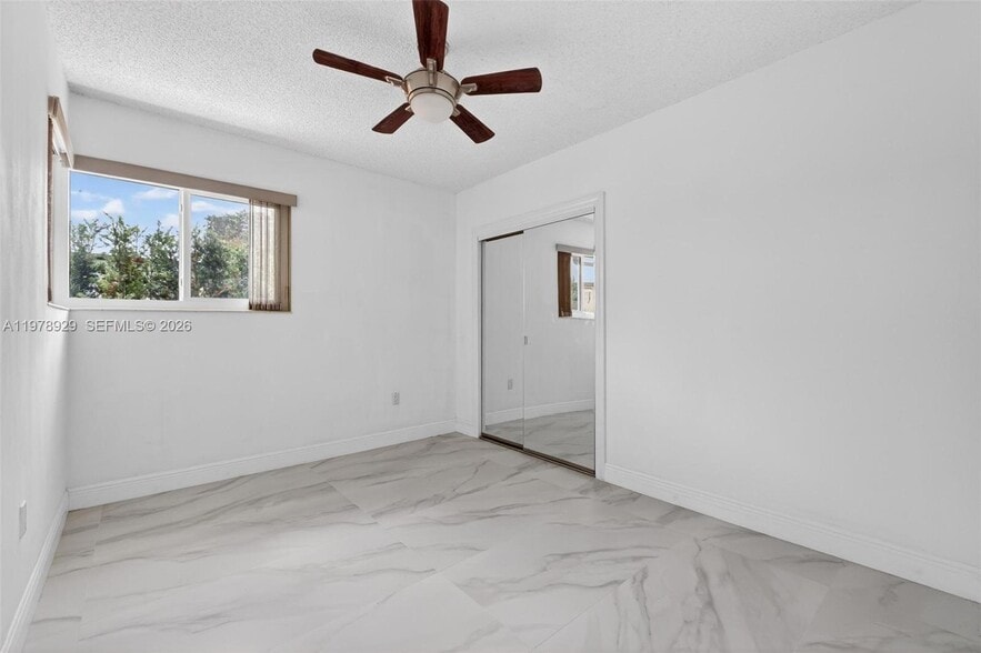 Building Photo - 1470 N Treasure Dr