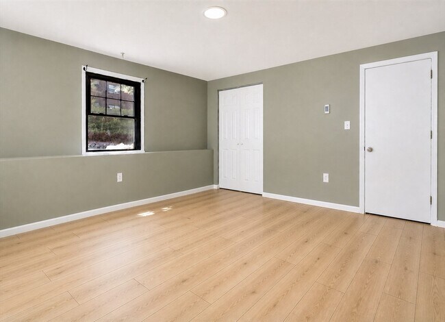 Building Photo - 52 Swanson Ct
