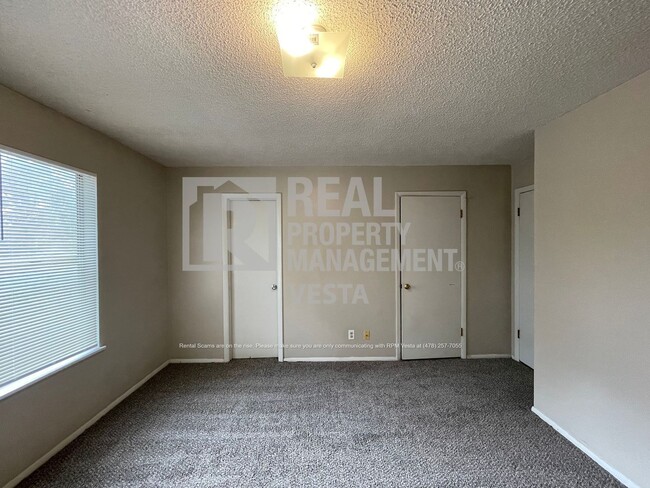 Building Photo - 515 Maplewood Dr