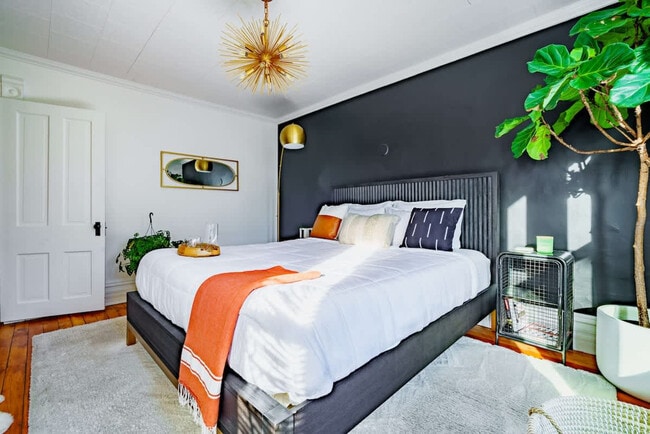 Building Photo - 254 W Poplar Ave