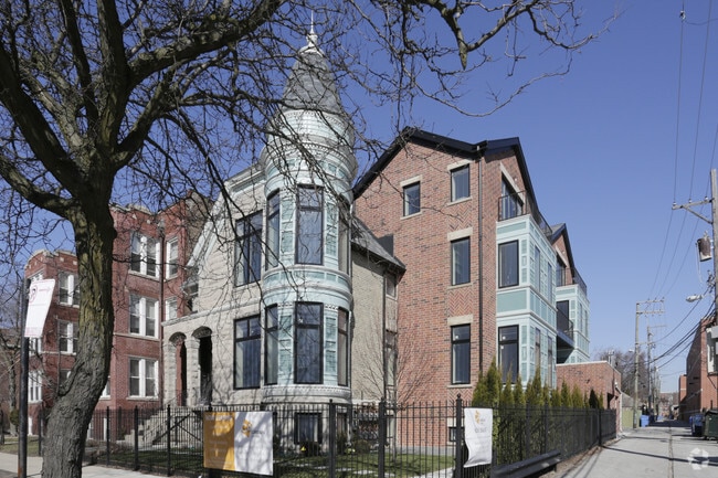 Building Photo - 1418 W Addison