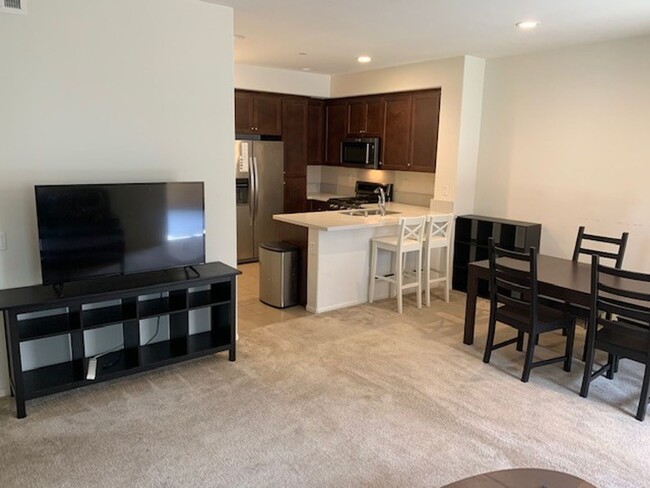 Building Photo - Goleta townhome