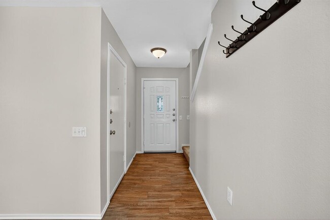 Building Photo - 1520 Anise Dr