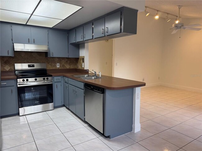 Building Photo - 7910 Glen Abbey Cir
