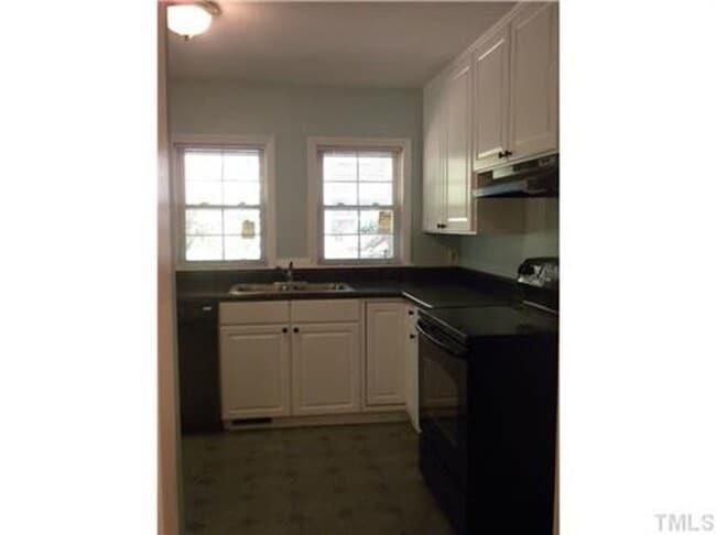 Building Photo - Spacious 4 Bed Close to Everything in Durham!