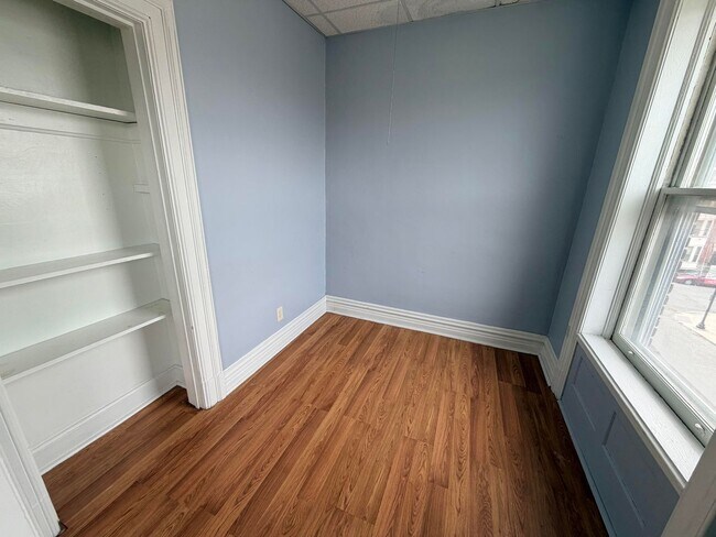 Building Photo - 308 4th St