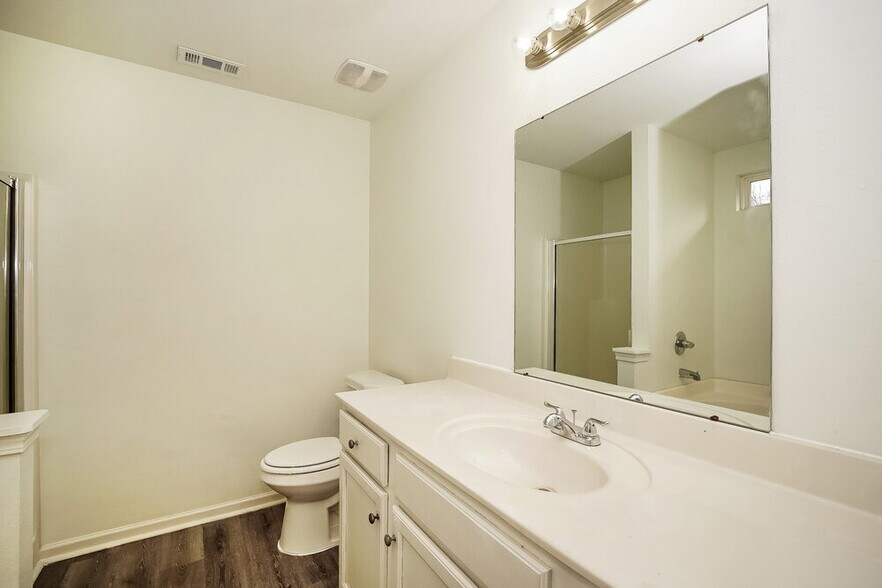 Building Photo - 5113 Autumn Oak Dr