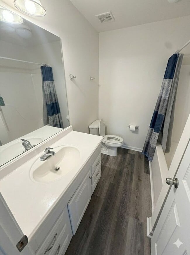 Building Photo - Spacious & Stylish 3BR/3BA Minutes from Downtown Athens