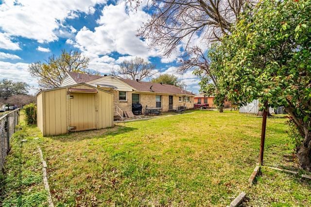 Building Photo - 1747 Mariposa Dr