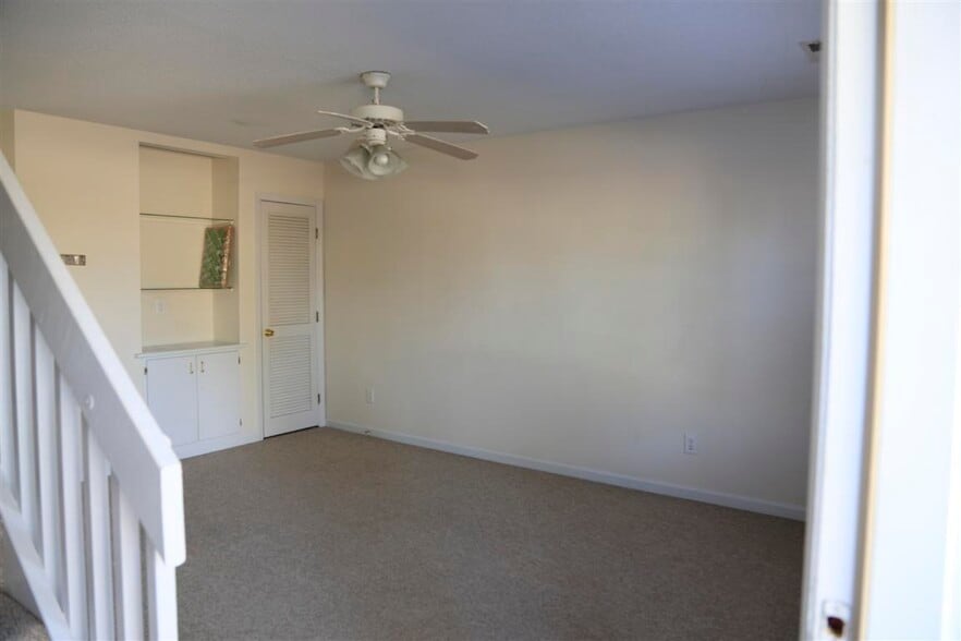 Building Photo - 103 W Ivybridge Dr
