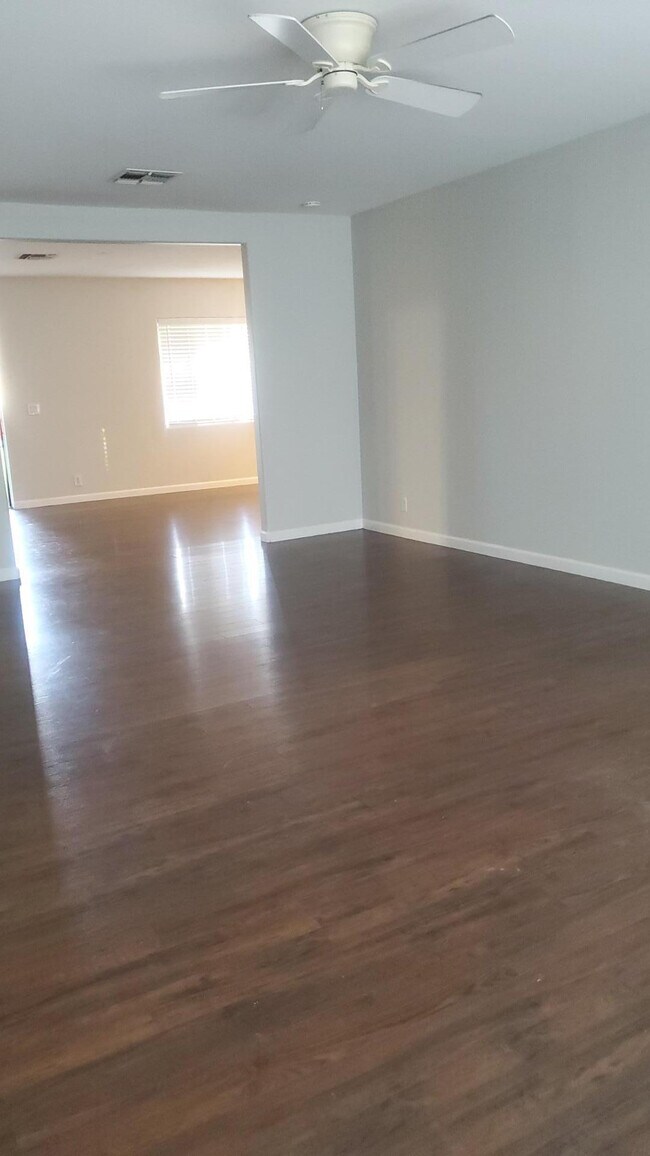 Building Photo - 4128 N 46th Pl