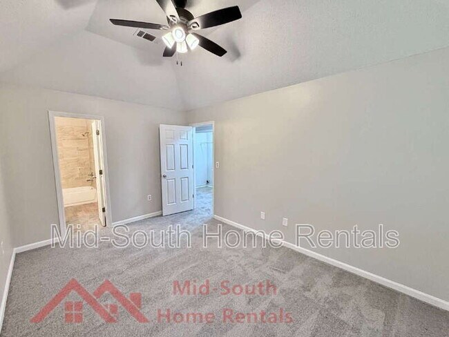 Building Photo - 4473 Cleopatra Cove N