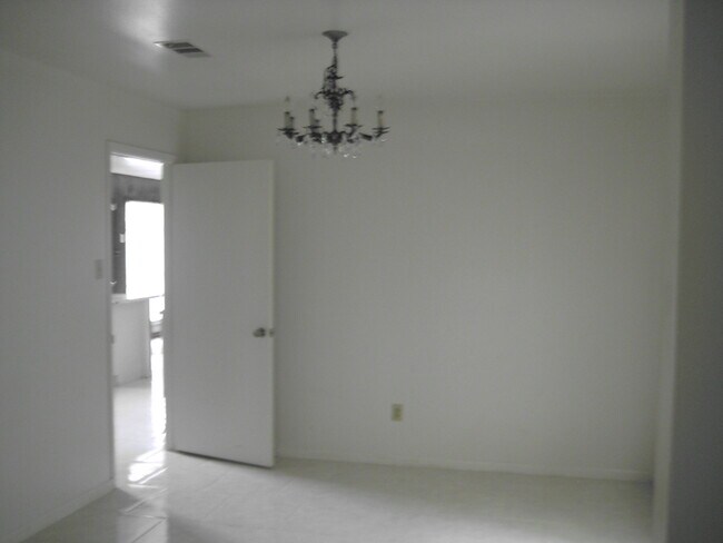 Dining room - 959 W Nelda Rd