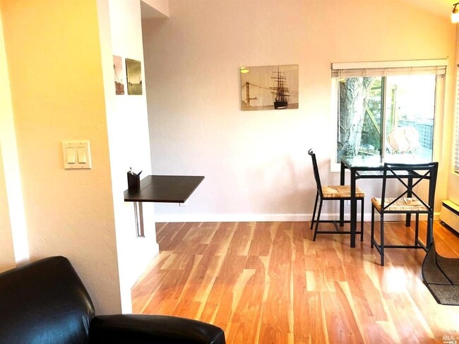 Building Photo - 2371 Vista Del Mar