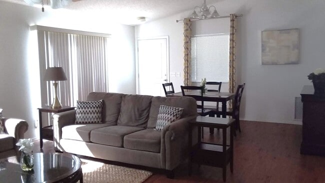 Building Photo - 1645 Hickory Grove Ln