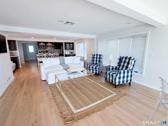 Building Photo - 18 Field Ct