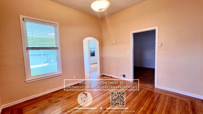 Building Photo - 1/2 Off first months Rent -4 bedroom 2 bat...