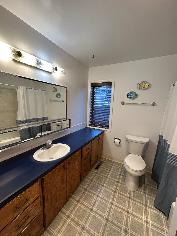 Building Photo - 2384 Linda Vista Dr