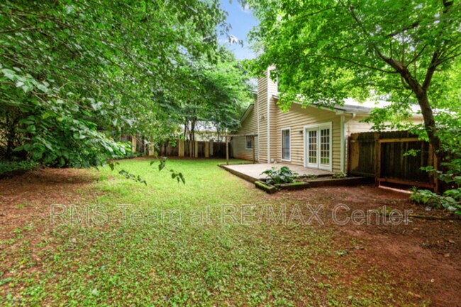 Building Photo - 625 Oxford Hall Dr SW