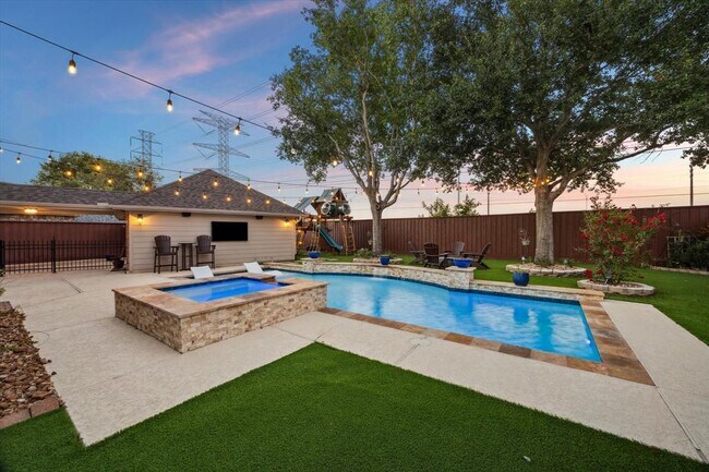 Building Photo - 2350 Seamist Cir