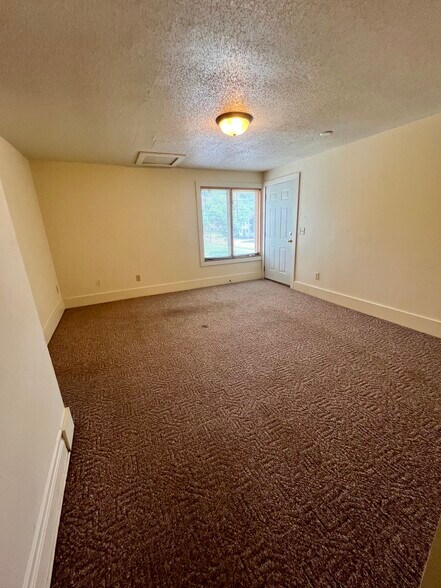 Building Photo - 818 S Barstow St