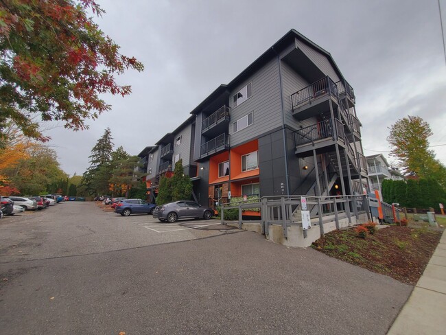 Building Photo - Kendal Court Apartments