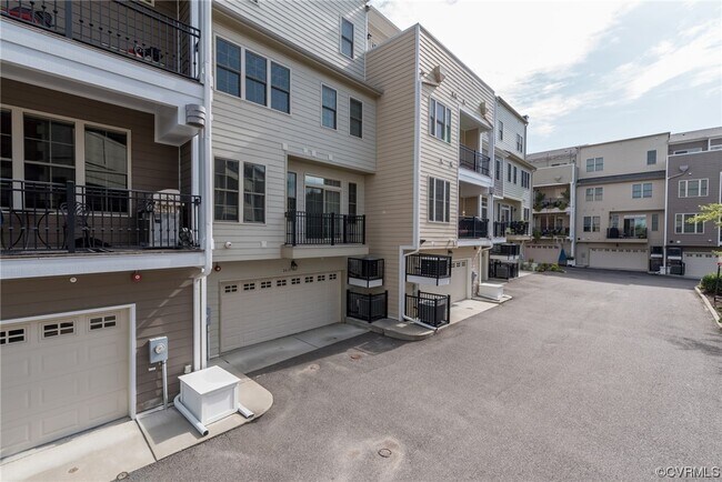 Building Photo - 2417 Liesfeld Parkway