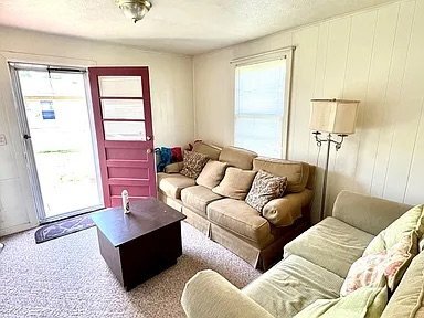 Building Photo - 1604 E 9th St