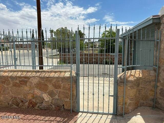 Building Photo - 4222 Pershing Dr