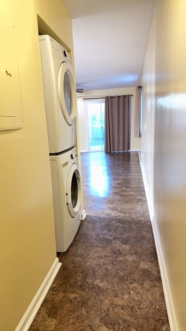 Building Photo - Colonial Circle