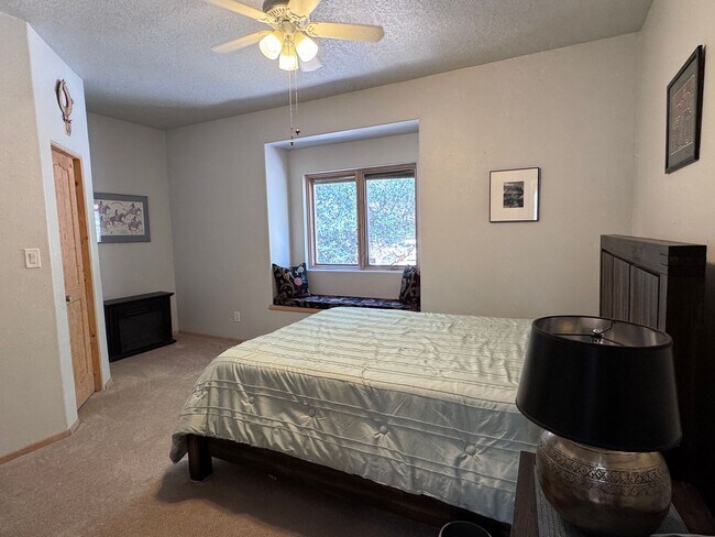 Building Photo - 3 Bedroom, 2.5 Bathroom Home in Tijeras, NM