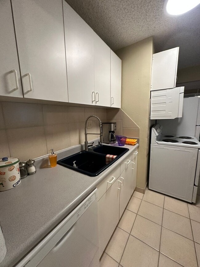 Building Photo - 1 Bedroom Casita