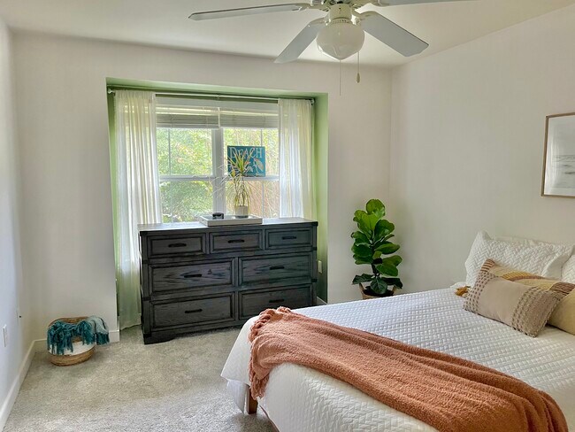 Bedroom 2 - 423 Twin Lakes Ln