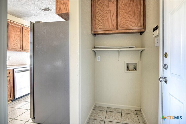 Building Photo - 3805 Riverrock Dr