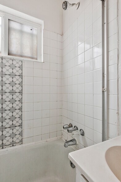 Building Photo - 2816 Ellendale Pl