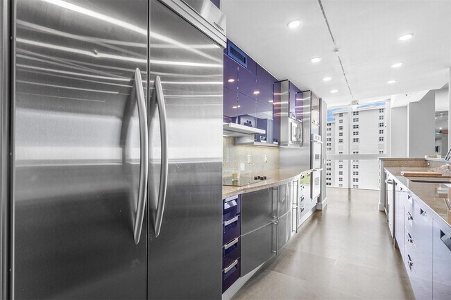 Building Photo - 715 Bayshore Dr