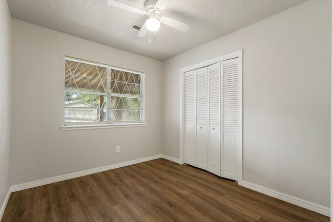 Building Photo - Updated 3 bedroom home