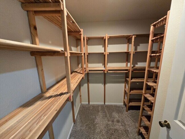 Building Photo - Inviting 3-bedroom Home in Established Spa...