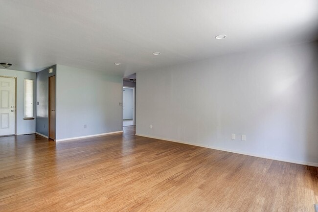Building Photo - 3 Bed 2 Bath Home near Town