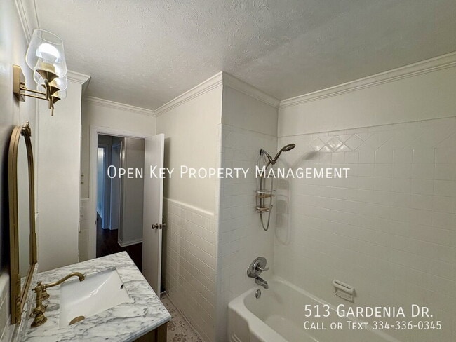 Building Photo - 513 Gardenia Dr