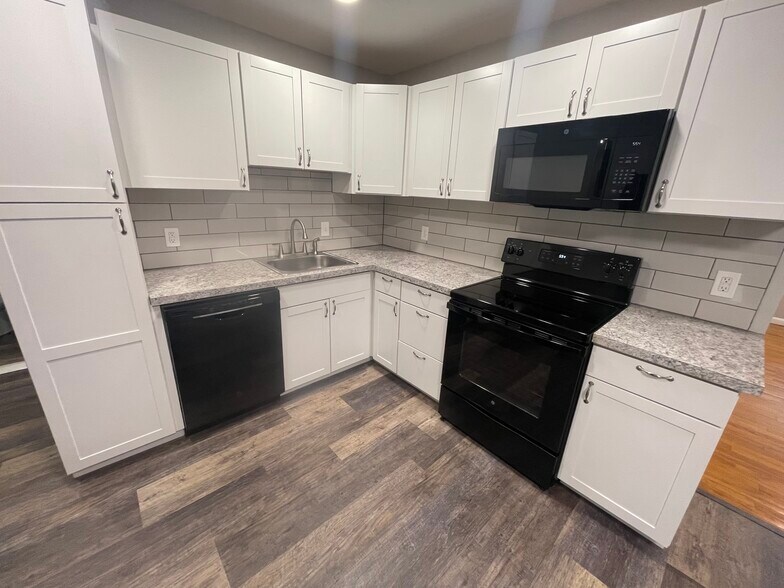 Kitchen - 16 Slate Hill Rd