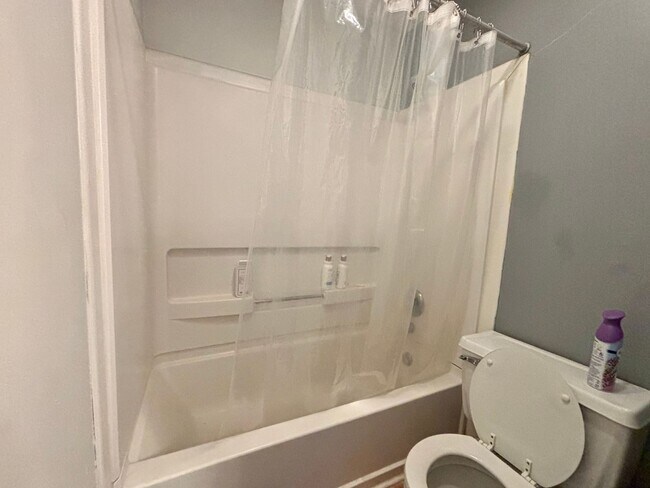 Building Photo - Top-Floor Plaza Condo with Vaulted Ceilings & Dual Balconies